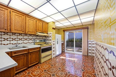 Photo 10 at 43 Mount Royal Avenue, Wychwood, Toronto
