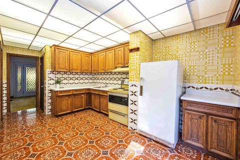 Photo 11 at 43 Mount Royal Avenue, Wychwood, Toronto