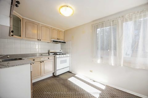 Photo 15 at 43 Mount Royal Avenue, Wychwood, Toronto