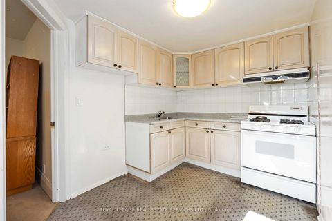 Photo 16 at 43 Mount Royal Avenue, Wychwood, Toronto