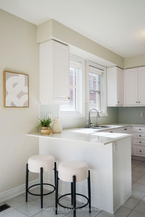 Photo 4 at 35 - 10 Porter Avenue W, West Woodbridge, Vaughan