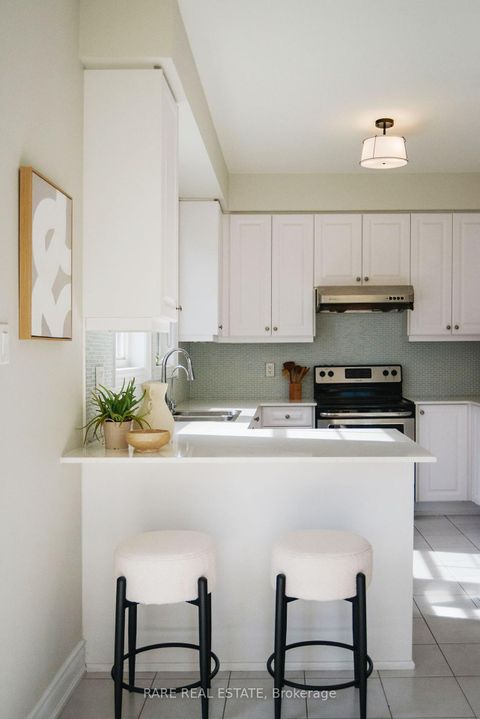 Photo 5 at 35 - 10 Porter Avenue W, West Woodbridge, Vaughan