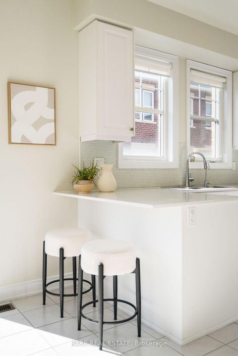 Photo 10 at 35 - 10 Porter Avenue W, West Woodbridge, Vaughan