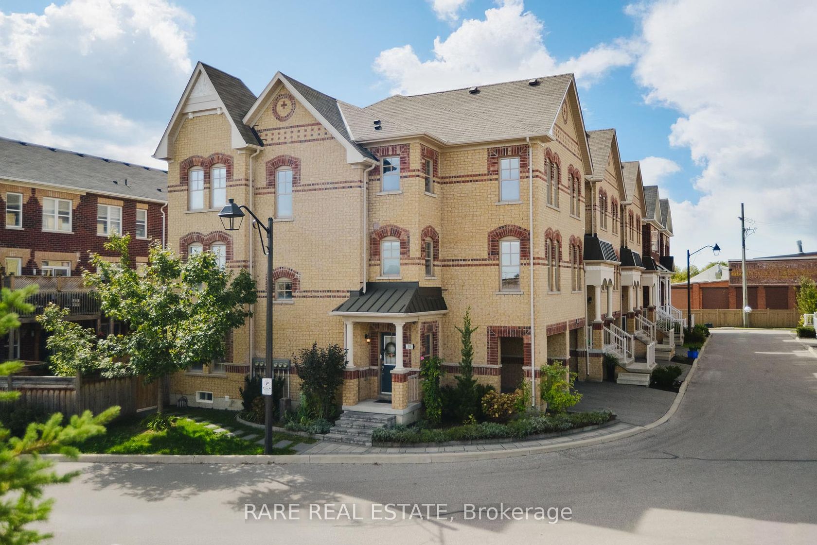 35 - 10 Porter Avenue W, West Woodbridge, Vaughan photo number 2