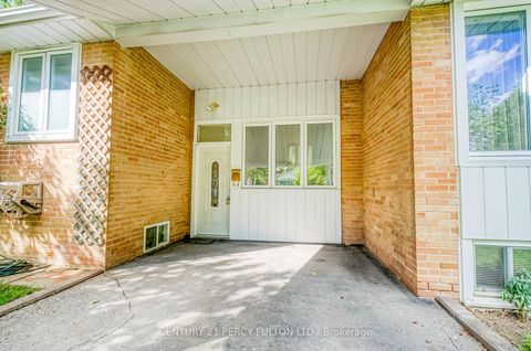Photo 2 at 73 Berkinshaw Crescent, Don Mills, Toronto