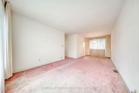 Photo 6 at 73 Berkinshaw Crescent, Don Mills, Toronto