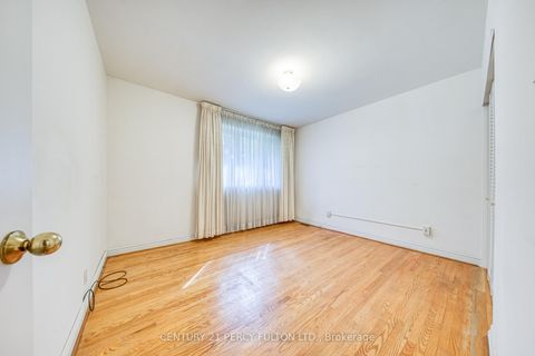 Photo 12 at 73 Berkinshaw Crescent, Don Mills, Toronto