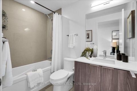 Photo 16 at 311 - 15 Queens Quay E, Waterfront Communities C8, Toronto