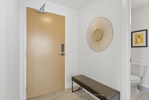 Photo 3 at 513 - 2369 Danforth Avenue, Danforth, Toronto
