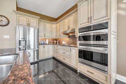 Photo 13 at 11 Cameo Drive, Rouge Woods, Richmond Hill