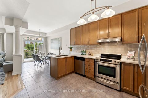 Photo 7 at 57 Littleriver Court, Patterson, Vaughan