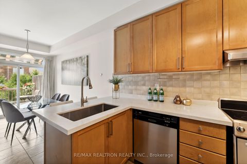 Photo 8 at 57 Littleriver Court, Patterson, Vaughan