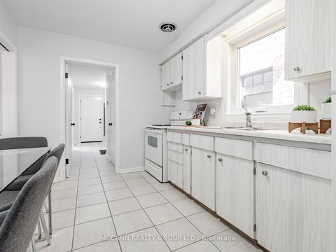 Photo 14 at 157 1/2 Roslin Avenue, Lawrence Park North, Toronto Photo 14 at 157 1/2 Roslin Avenue, Lawrence Park North, Toronto