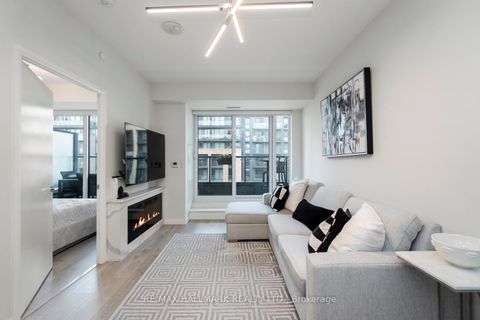Photo 2 at 729 - 99 Eagle Rock Way, Rural Vaughan, Vaughan
