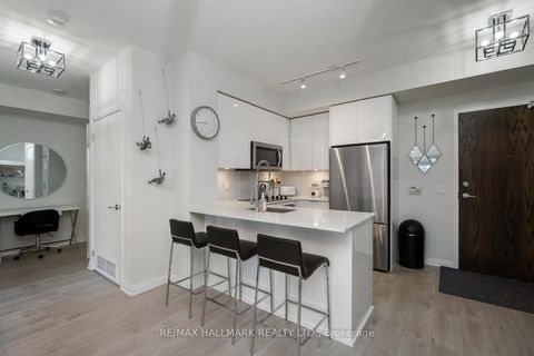 Photo 3 at 729 - 99 Eagle Rock Way, Rural Vaughan, Vaughan