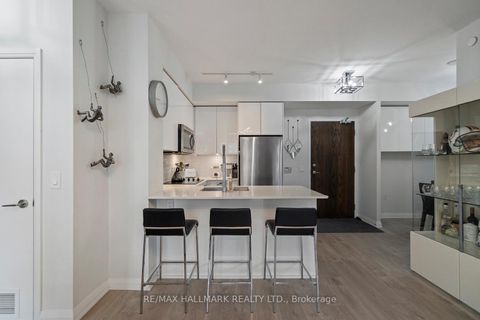Photo 4 at 729 - 99 Eagle Rock Way, Rural Vaughan, Vaughan