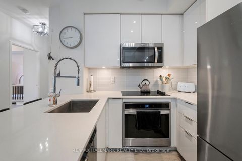 Photo 7 at 729 - 99 Eagle Rock Way, Rural Vaughan, Vaughan