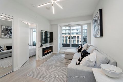 Photo 8 at 729 - 99 Eagle Rock Way, Rural Vaughan, Vaughan