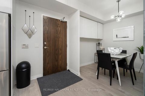 Photo 9 at 729 - 99 Eagle Rock Way, Rural Vaughan, Vaughan