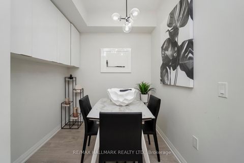 Photo 10 at 729 - 99 Eagle Rock Way, Rural Vaughan, Vaughan