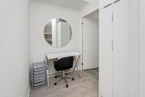 Photo 13 at 729 - 99 Eagle Rock Way, Rural Vaughan, Vaughan