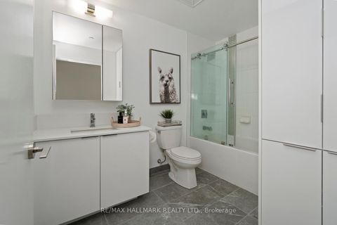 Photo 14 at 729 - 99 Eagle Rock Way, Rural Vaughan, Vaughan