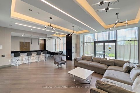 Photo 24 at 729 - 99 Eagle Rock Way, Rural Vaughan, Vaughan