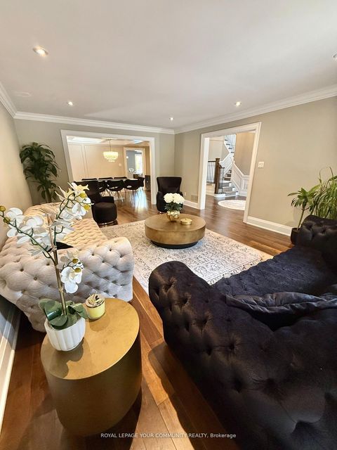 Photo 2 at 20 White Lodge Crescent N, Mill Pond, Richmond Hill