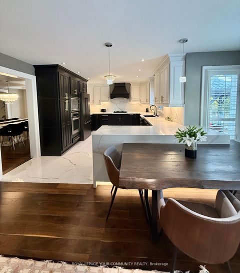 Photo 5 at 20 White Lodge Crescent N, Mill Pond, Richmond Hill