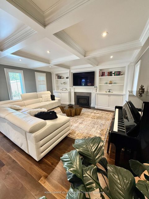 Photo 8 at 20 White Lodge Crescent N, Mill Pond, Richmond Hill