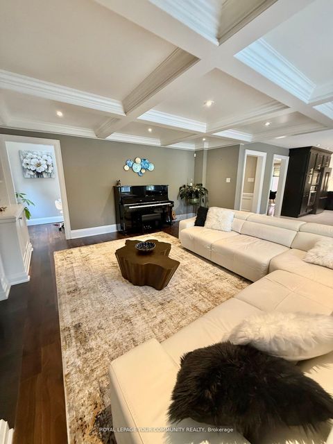 Photo 9 at 20 White Lodge Crescent N, Mill Pond, Richmond Hill