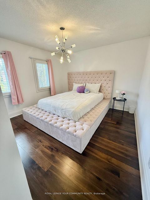 Photo 15 at 20 White Lodge Crescent N, Mill Pond, Richmond Hill