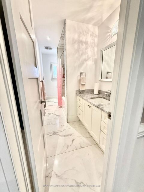 Photo 18 at 20 White Lodge Crescent N, Mill Pond, Richmond Hill