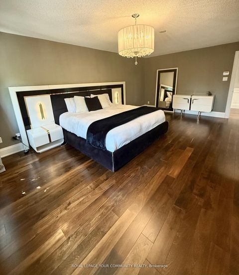 Photo 20 at 20 White Lodge Crescent N, Mill Pond, Richmond Hill