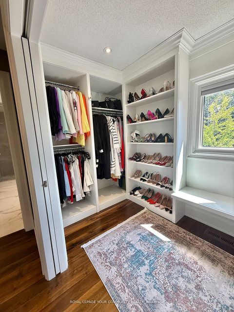 Photo 23 at 20 White Lodge Crescent N, Mill Pond, Richmond Hill