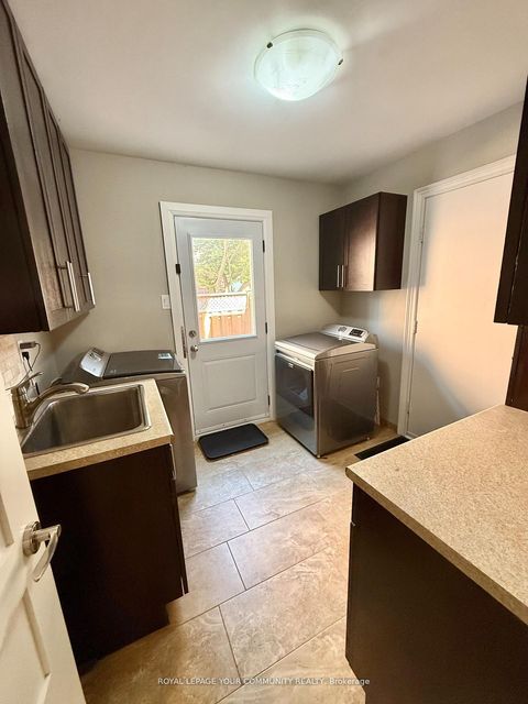 Photo 27 at 20 White Lodge Crescent N, Mill Pond, Richmond Hill