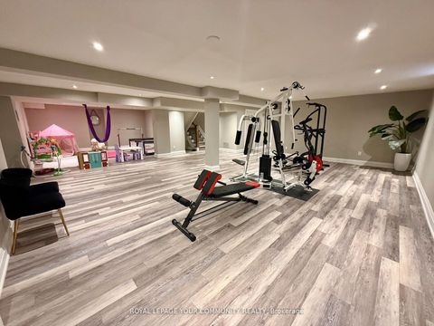 Photo 31 at 20 White Lodge Crescent N, Mill Pond, Richmond Hill