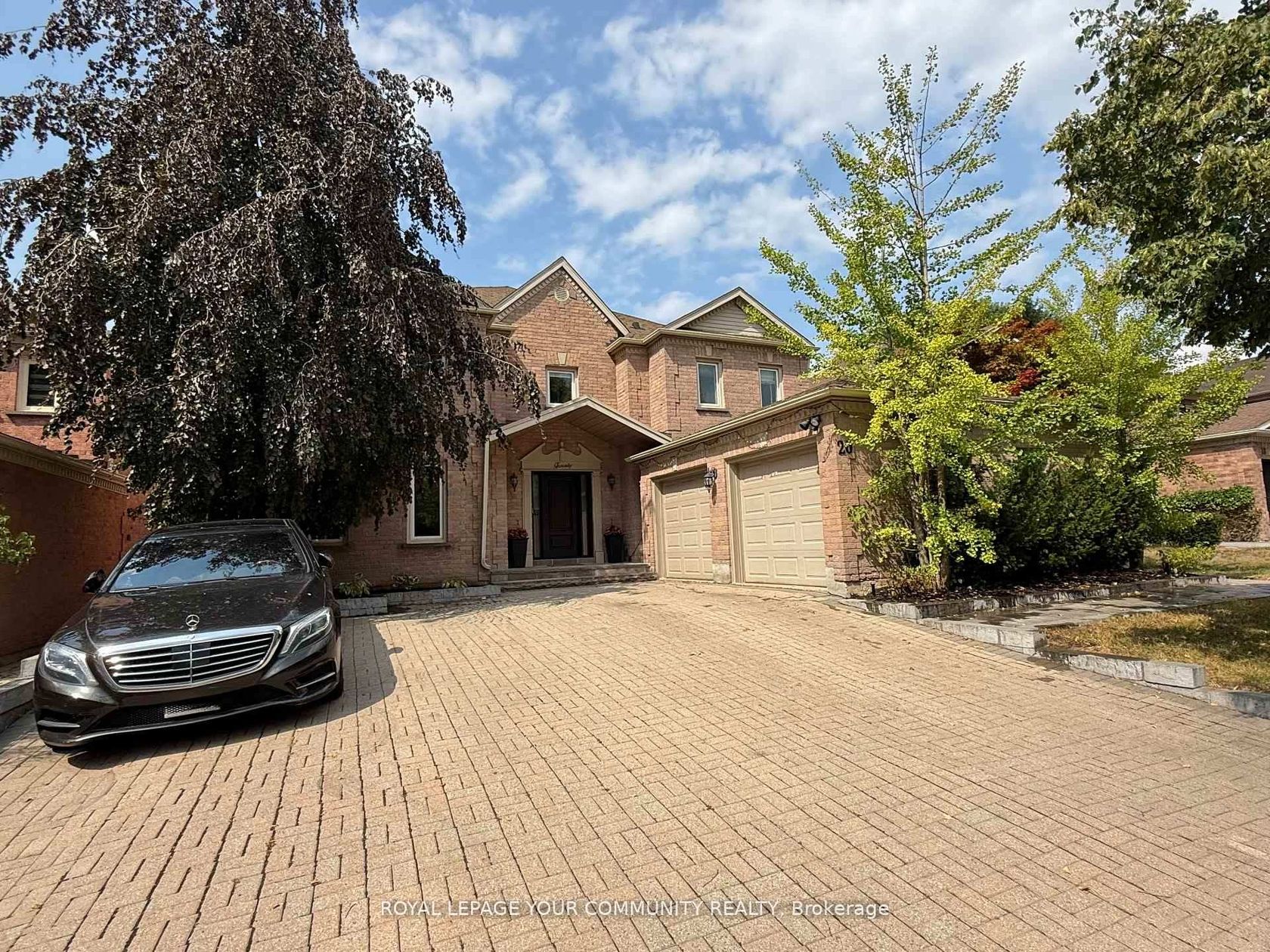 20 White Lodge Crescent N, Mill Pond, Richmond Hill photo number 2