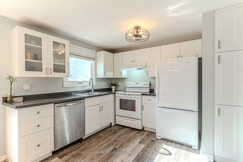 Photo 3 at 51 Robin Court, Cundles East, Barrie