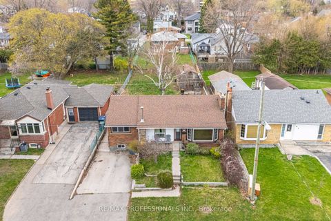 Photo 2 at 11 Jeanette Street, Cliffcrest, Toronto
