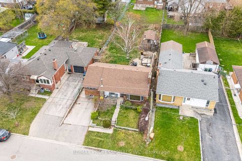 Photo 4 at 11 Jeanette Street, Cliffcrest, Toronto