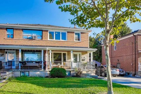 Photo 2 at 135 Giltspur Drive, Jane Heights, Toronto