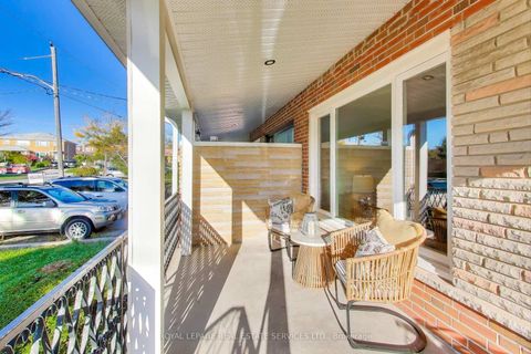 Photo 3 at 135 Giltspur Drive, Jane Heights, Toronto