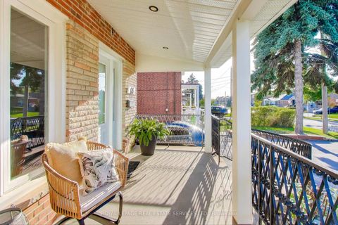 Photo 4 at 135 Giltspur Drive, Jane Heights, Toronto