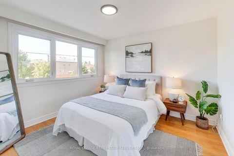 Photo 17 at 135 Giltspur Drive, Jane Heights, Toronto