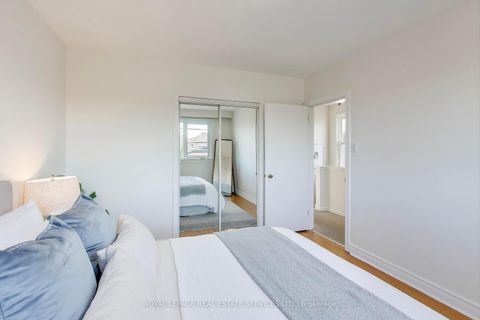 Photo 18 at 135 Giltspur Drive, Jane Heights, Toronto
