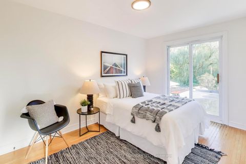 Photo 19 at 135 Giltspur Drive, Jane Heights, Toronto Photo 19 at 135 Giltspur Drive, Jane Heights, Toronto