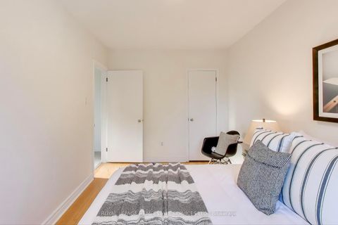 Photo 20 at 135 Giltspur Drive, Jane Heights, Toronto