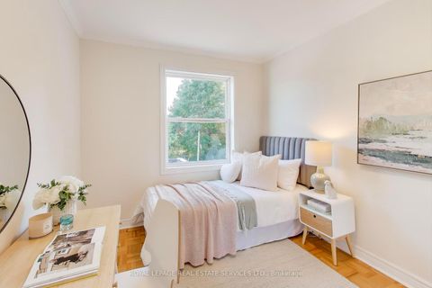 Photo 21 at 135 Giltspur Drive, Jane Heights, Toronto