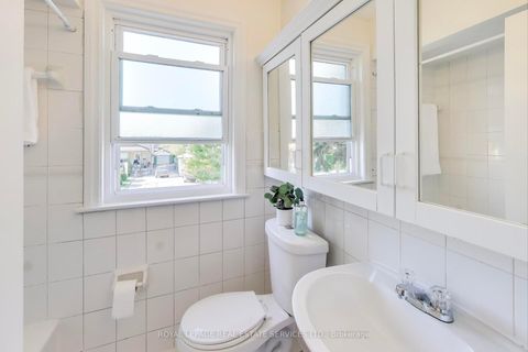 Photo 23 at 135 Giltspur Drive, Jane Heights, Toronto
